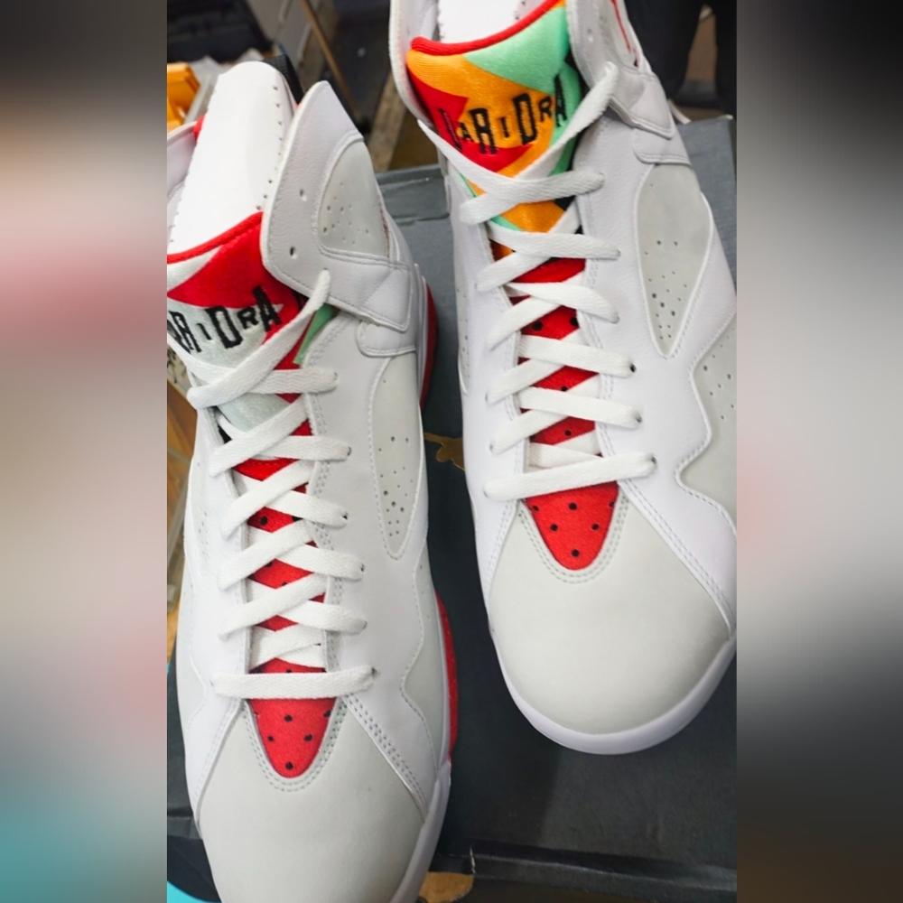 Nike Air Jordans Size 9.5 White Red Men's Authentic Retro Hare Basketball Athlet